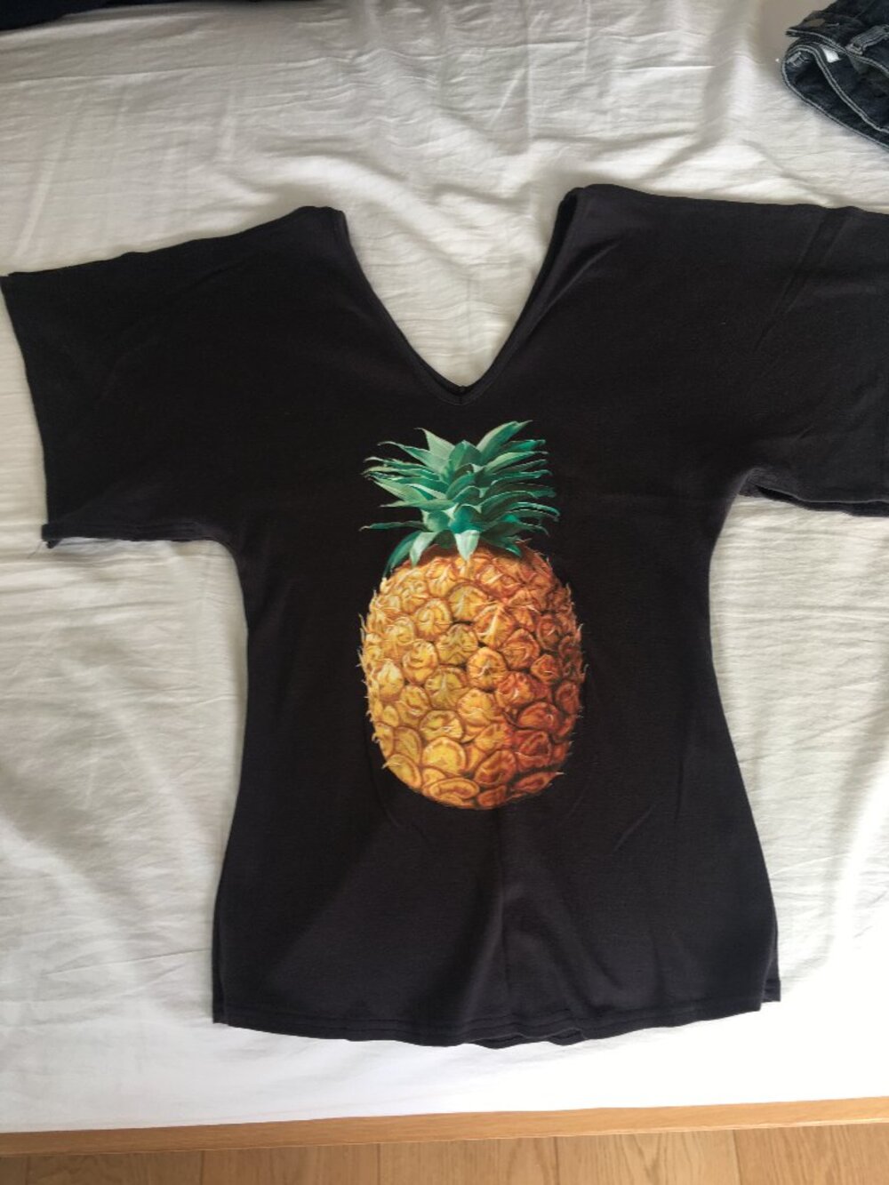 chloe runway pineapple top